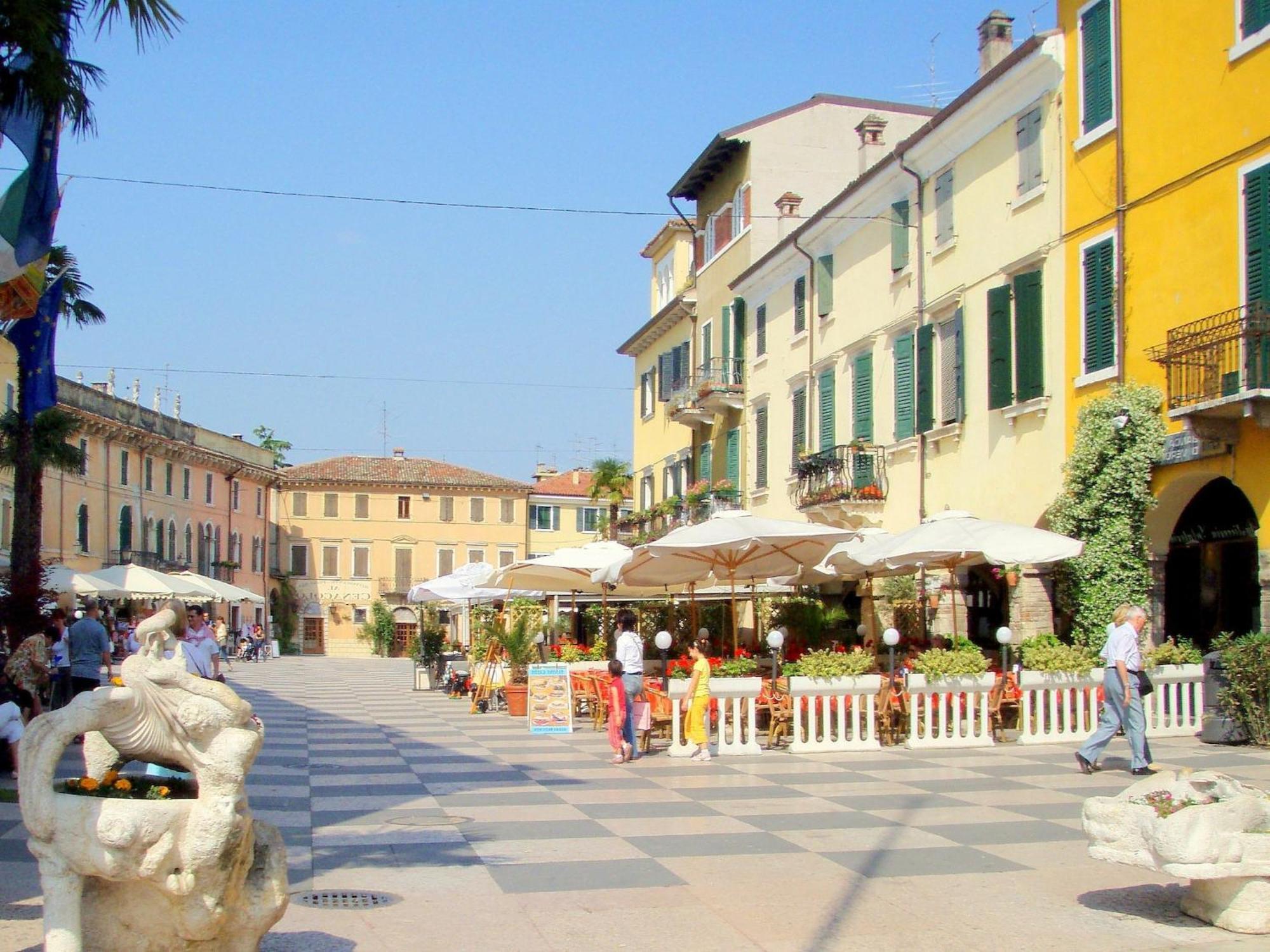 Enticing Holiday Home In Lazise With Swimming Pool Εξωτερικό φωτογραφία