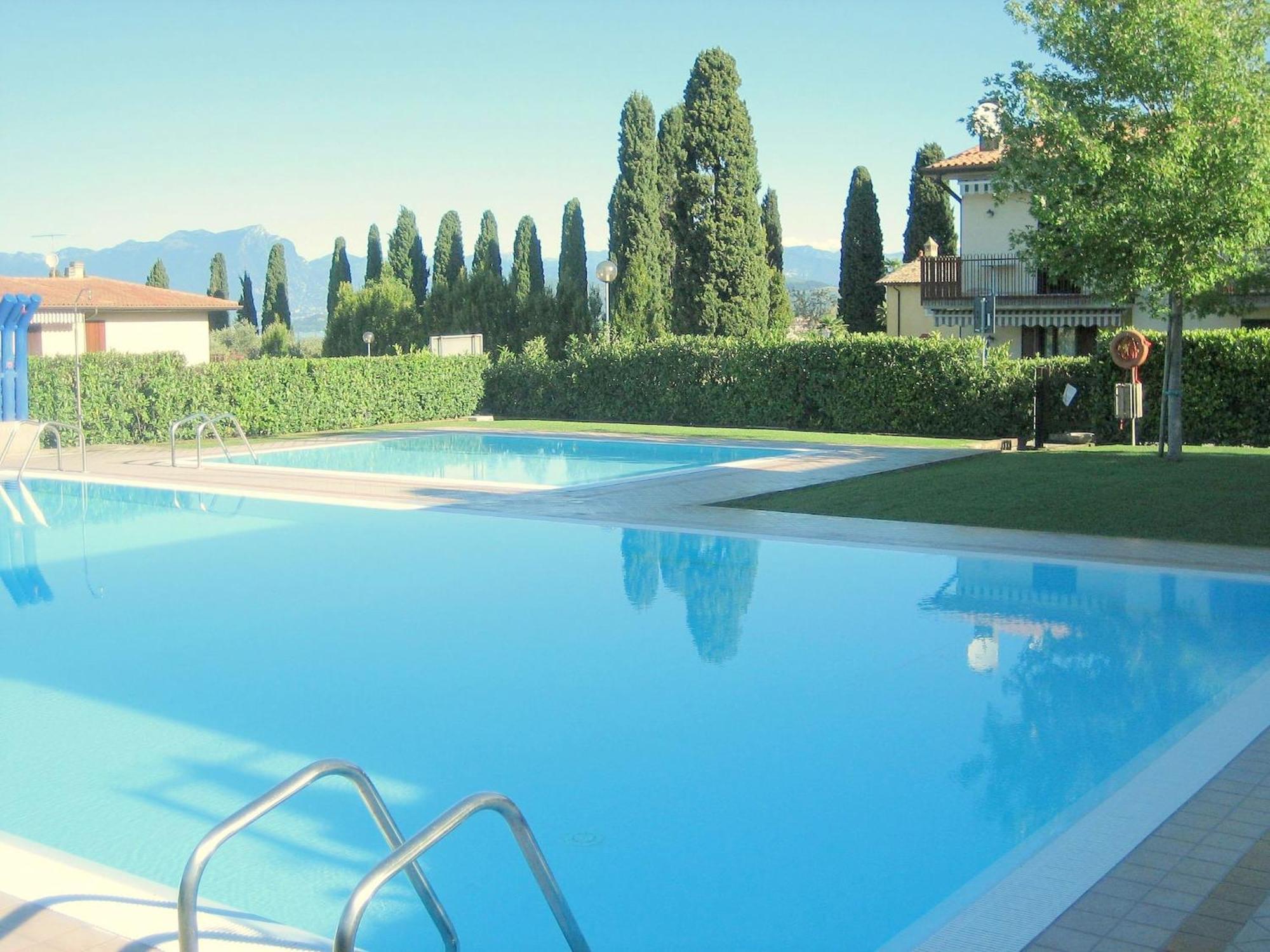 Enticing Holiday Home In Lazise With Swimming Pool Εξωτερικό φωτογραφία