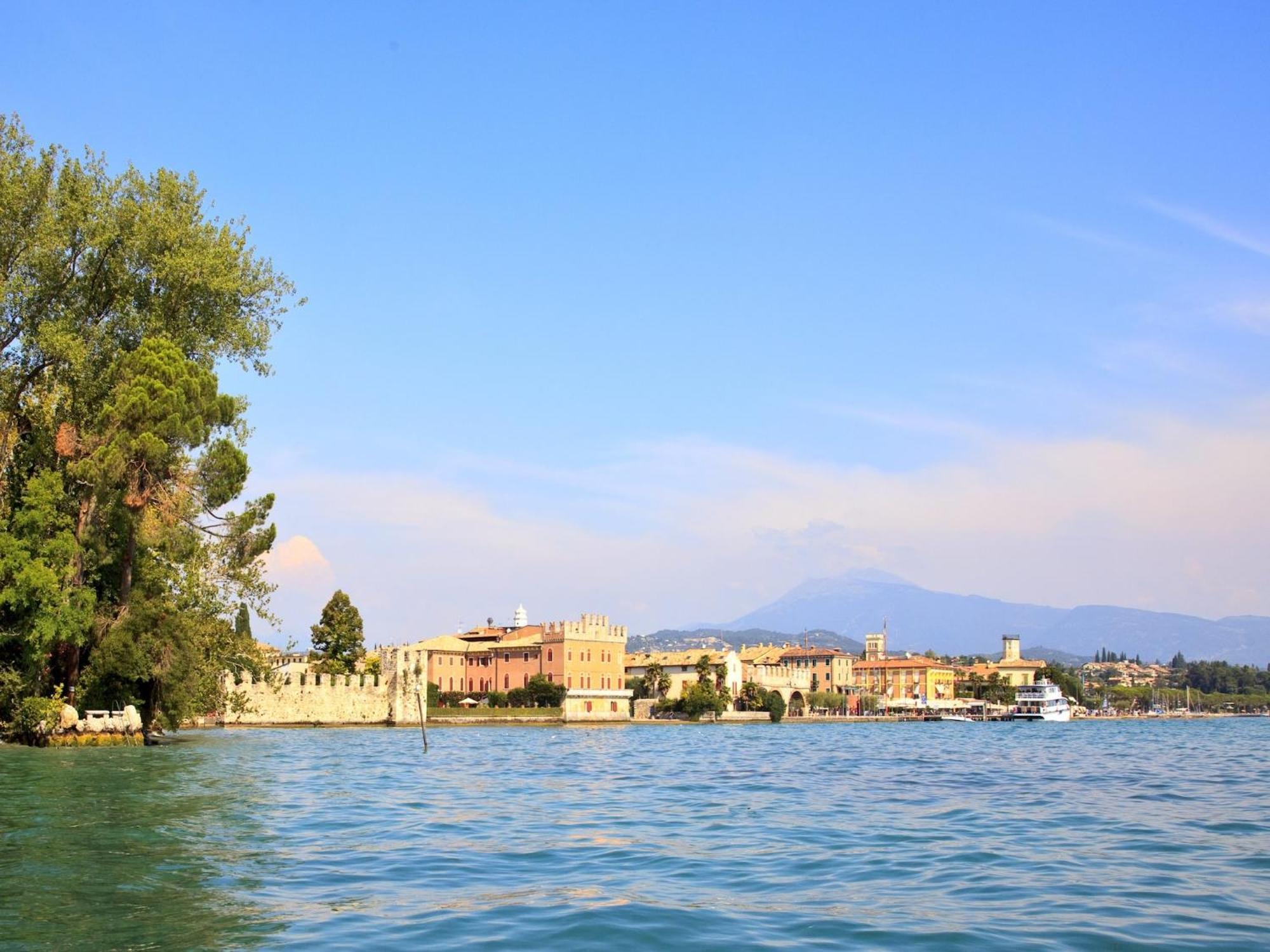 Enticing Holiday Home In Lazise With Swimming Pool Εξωτερικό φωτογραφία