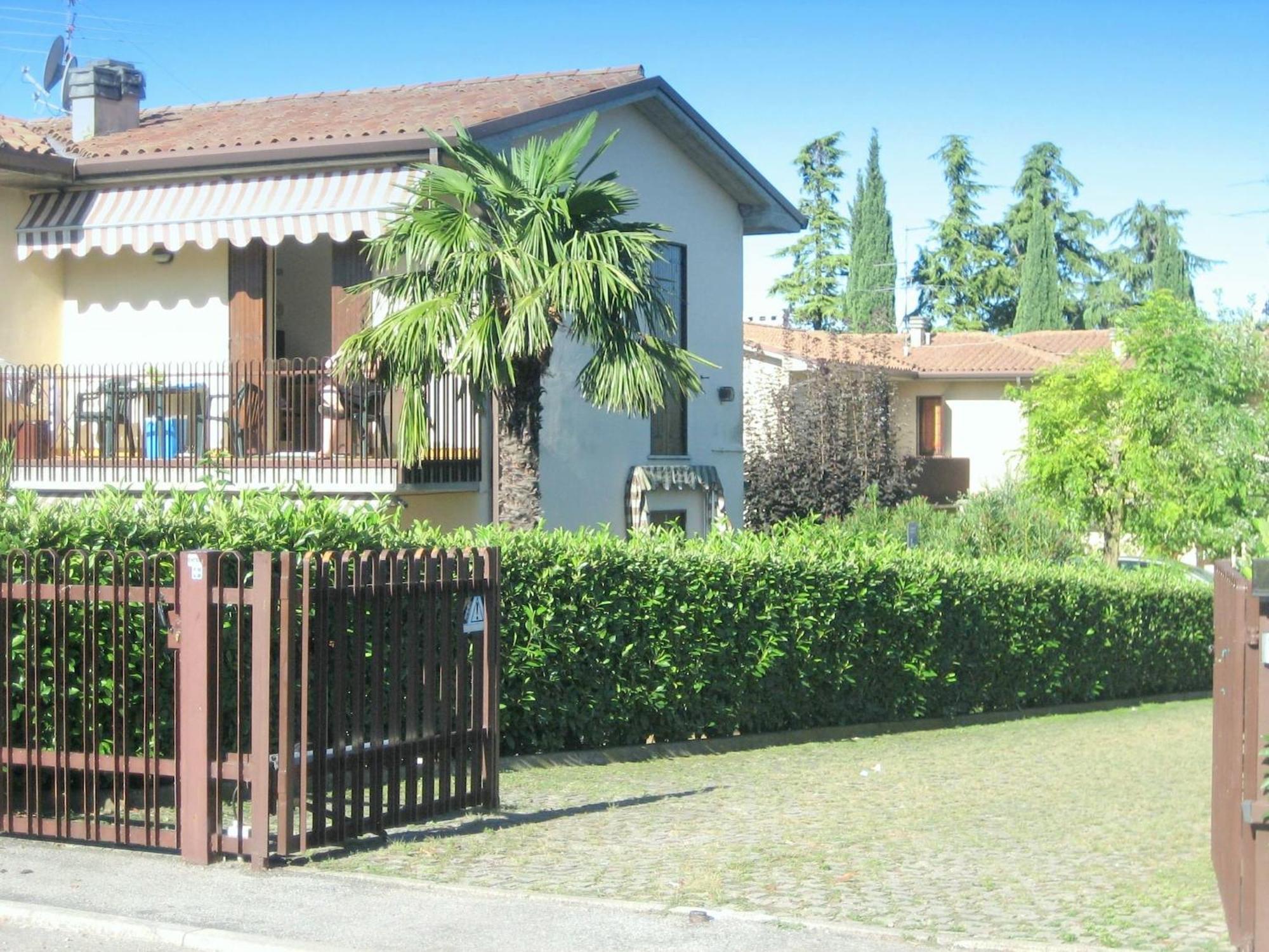 Enticing Holiday Home In Lazise With Swimming Pool Εξωτερικό φωτογραφία